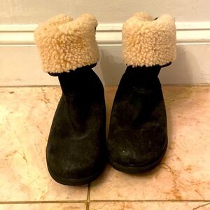 Black UGG boots ~ adjustable